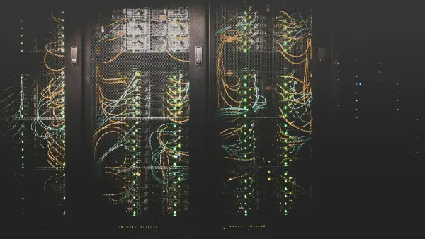 Self-hosting vs wynajem serwera gier: Prawdziwe koszty
